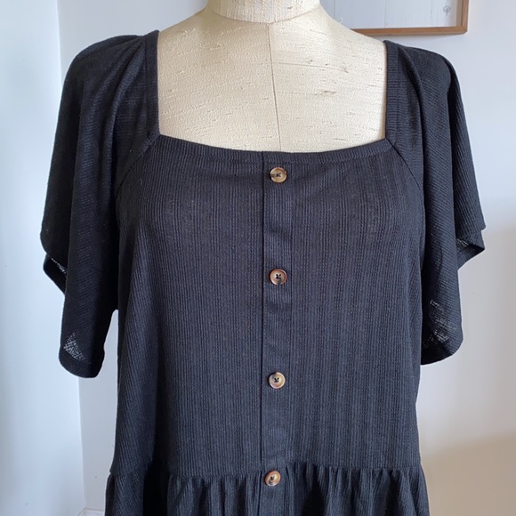 NEW Lane Bryant 18/20 black top with buttons - Picture 2 of 8